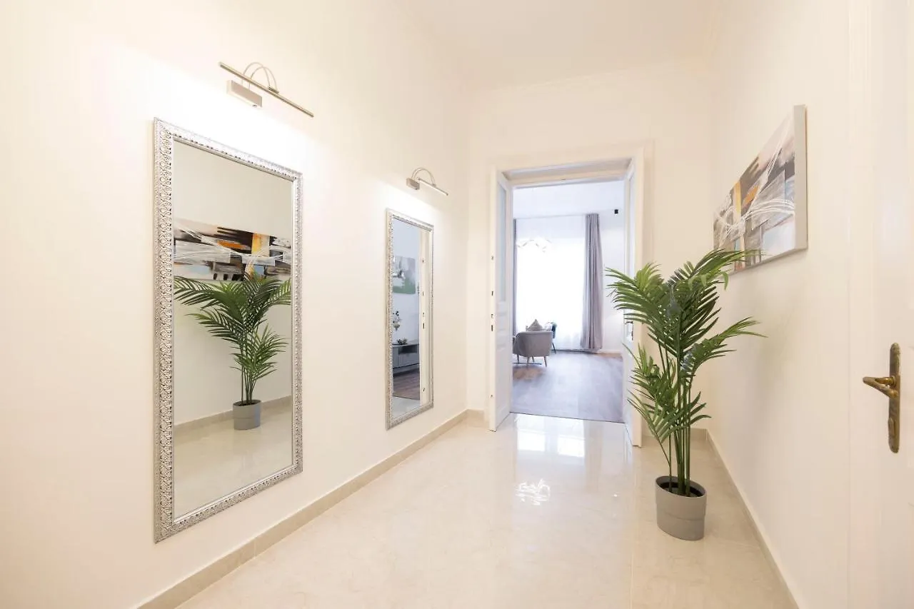 Luxurious Central Grand Home W/ 3Bedrm 2Bathrm Budapest Hungary