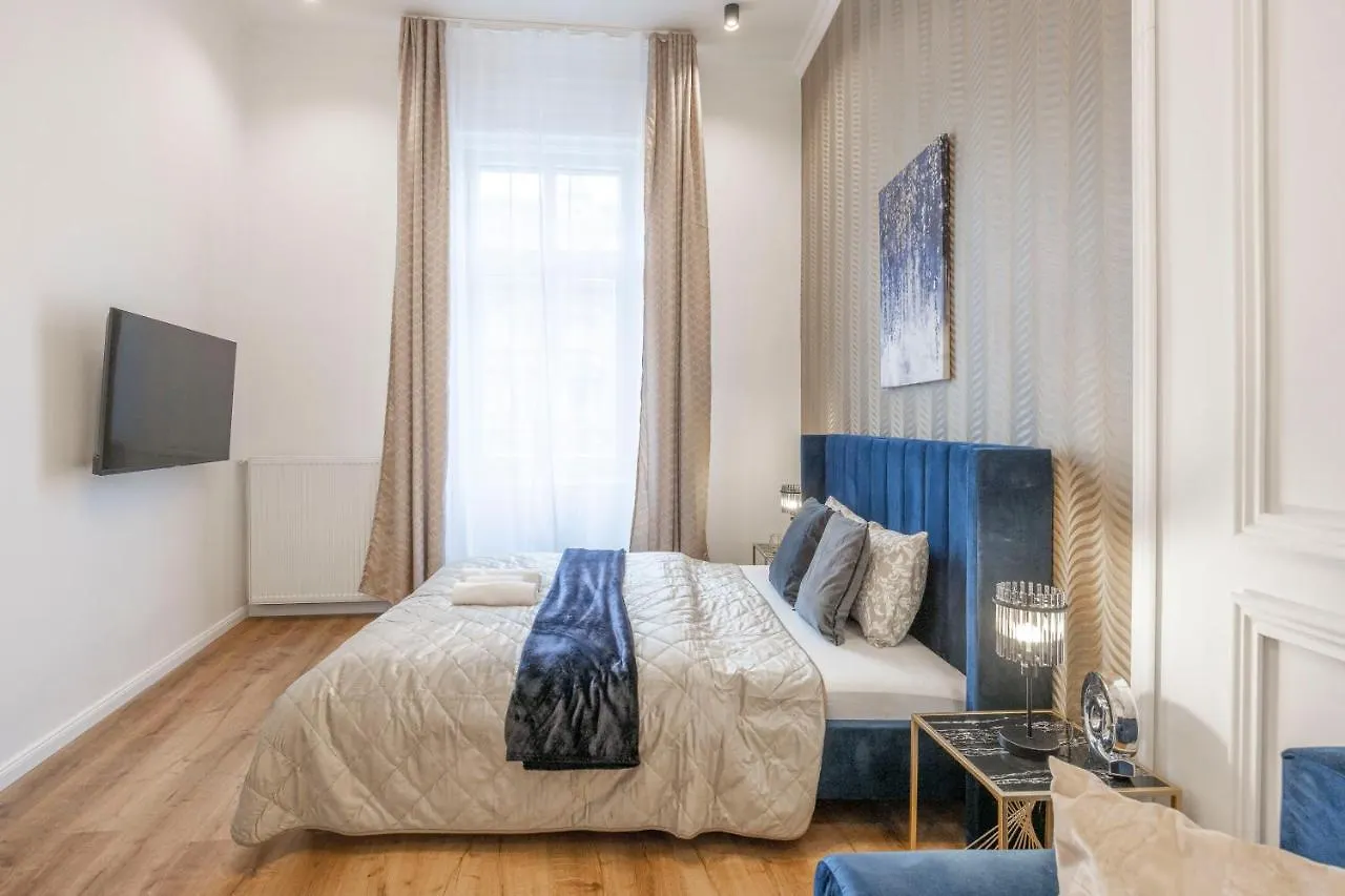 Luxurious Central Grand Home W/ 3Bedrm 2Bathrm Budapest