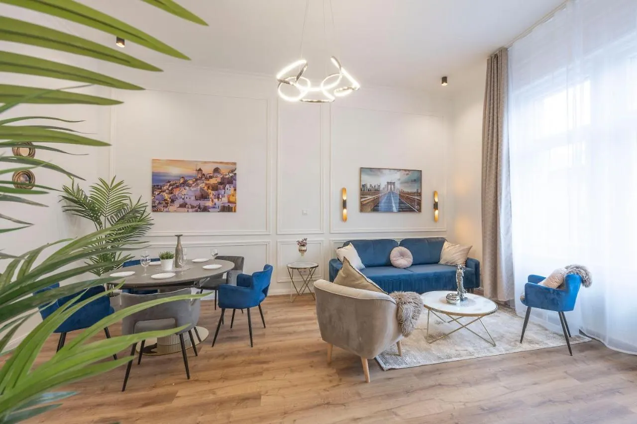 Luxurious Central Grand Home W/ 3Bedrm 2Bathrm Budapest Hungary