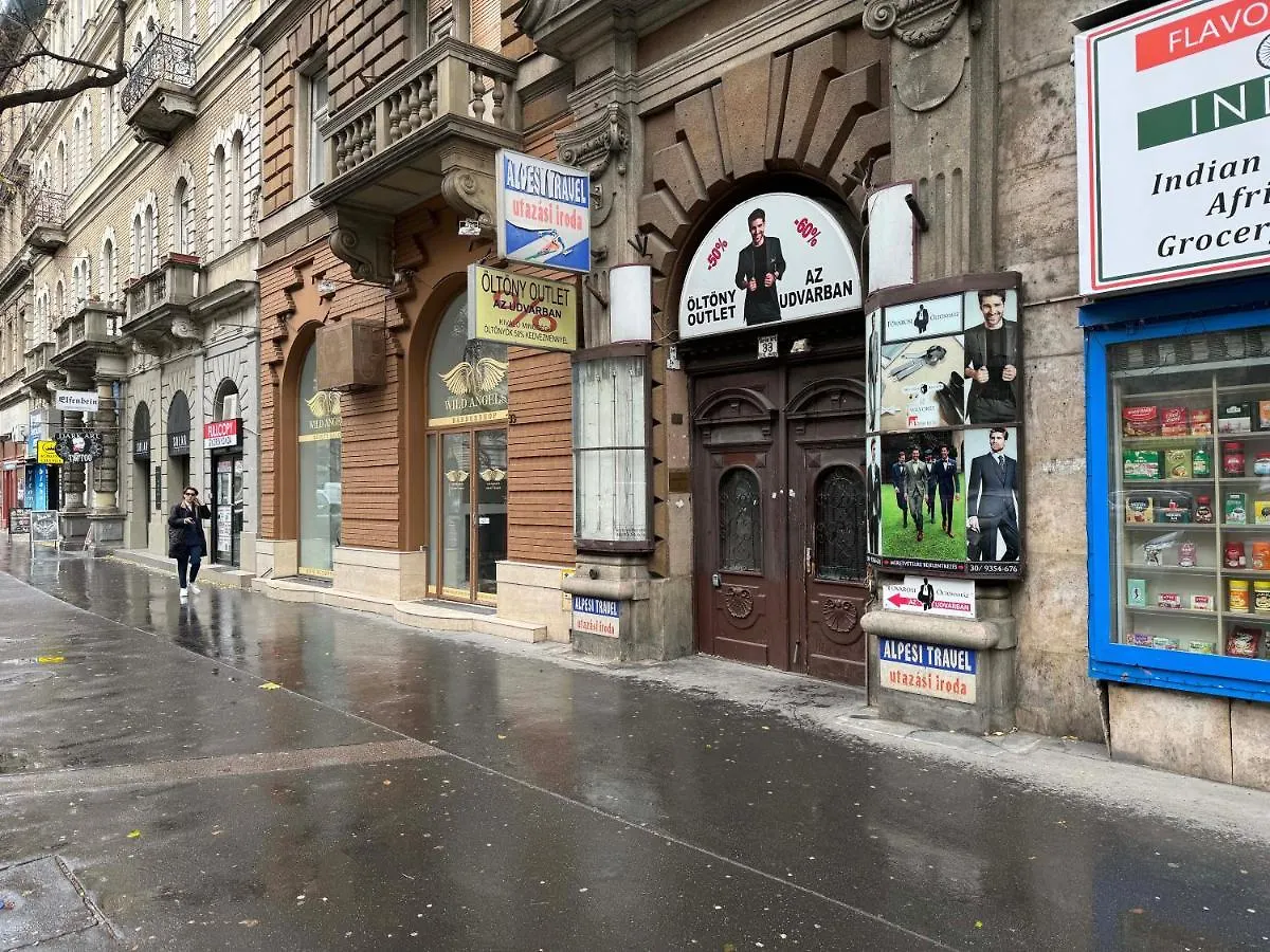 Luxurious Central Grand Home W/ 3Bedrm 2Bathrm Budapest 0*,  Hungary