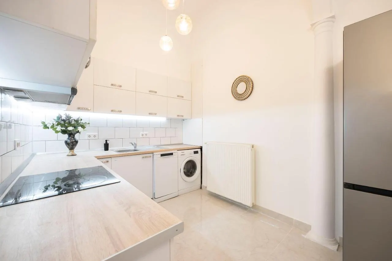 Luxurious Central Grand Home W/ 3Bedrm 2Bathrm Budapest